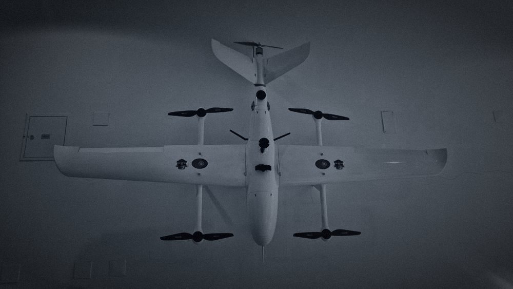 Fixed-wing VTOL airframe viewed head-on